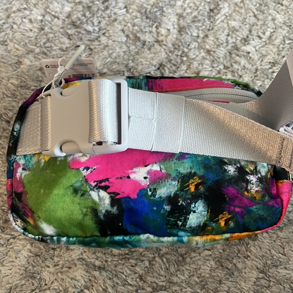Lululemon Everywhere Beltbag No Limits White Multi Extended Strap - Picture 4 of 5